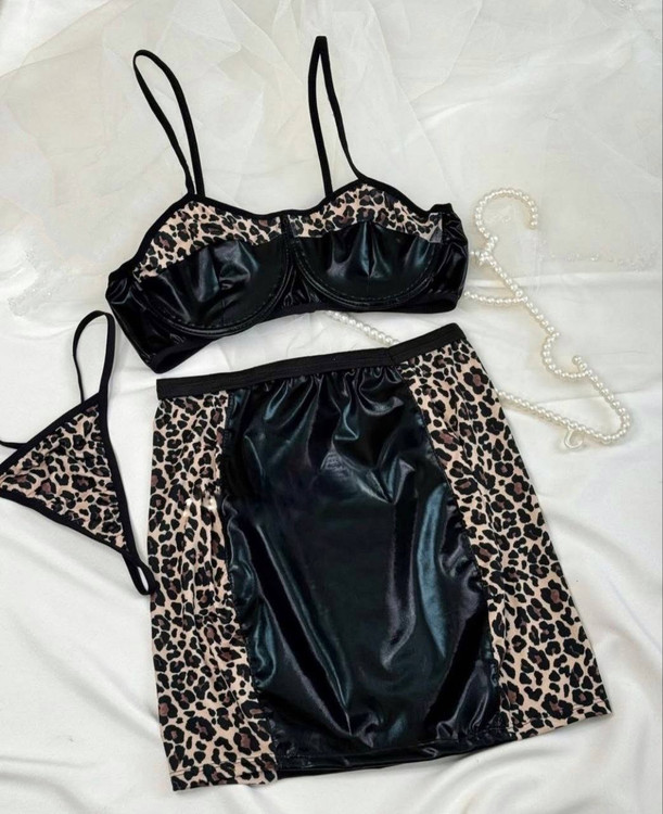 ست سوتین و دامن چرم زنانه